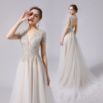 Charmant Champagner Brautkleider Hochzeitskleider 2021 A Linie Perlenstickerei Kristall Pailletten Tiefer V Ausschnitt Kurze Ärmel Rückenfreies Sweep Pinsel Zug Hochzeit