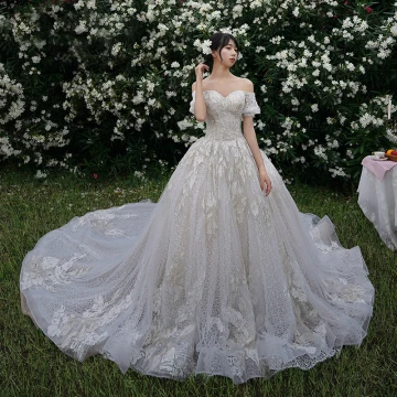 High End Champagne Bröllopsklänningar 2019 Prinsessa Av Axeln Beading Spets Blomma Korta Ärm Halterneck Cathedral Train