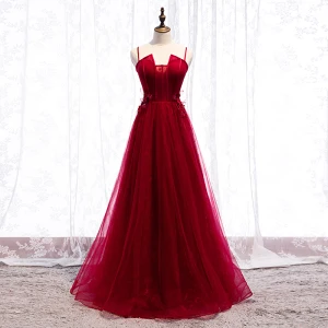 Fine Burgunder Selskapskjoler 2019 Prinsesse Spaghettistropper Beading Blonder Blomst Appliques Uten Ermer Ryggløse Lange Formelle Kjoler