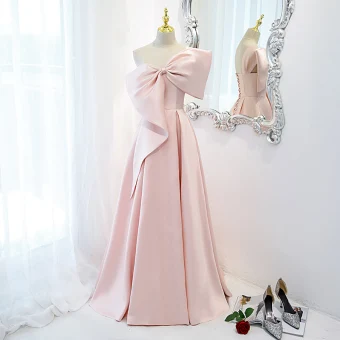 Charmant Rougissant Rose Satin Robe De Bal 2021 Princesse Une Épaule Noeud Sans Manches Dos Nu Longue Promo Robe De Ceremonie