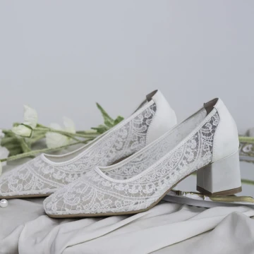 Haut De Gamme Blanche En Dentelle Fleur Chaussure De Mariée 2021 Cuir 5 Cm Talons Épais Noeud Pied Carré Mariage Escarpins Talons Hauts