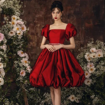 Charmant Bordeaux Volants Faux Diamant Robe De Soirée Robe De Fête 2021 Princesse Encolure Carrée Gonflée Manches Courtes Dos Nu Mi Longues Cocktail Soirée Robe De Ceremonie