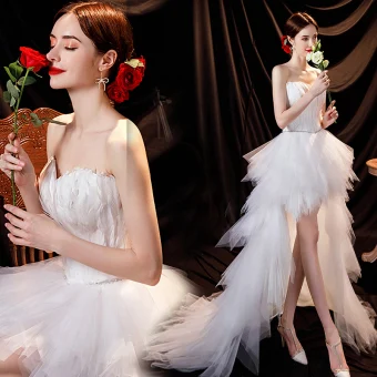 Sexy White Feather Asymmetrical Short Mini Wedding Dresses 2021 A Line Princess Strapless Rhinestone Sash Sleeveless Backless Wedding Dresses