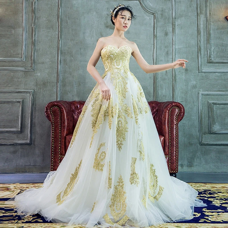 Luksus Prinsesse Brudekjoler 2017 Kjæreste Uten Ermer Hvit Organza Gull Blonder Ryggløse Buste Domstol Tog