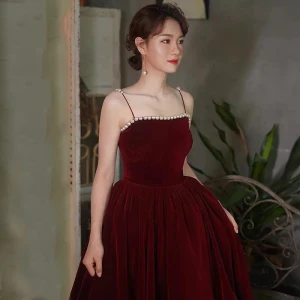 Chic Beautiful Burgundy Suede Pearl Prom Dresses 2021 A Line Princess Spaghetti Straps Sleeveless Tea Length Formal Dresses