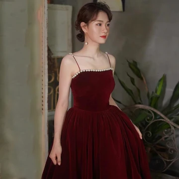 Chic Beautiful Burgundy Suede Pearl Prom Dresses 2021 A Line Princess Spaghetti Straps Sleeveless Tea Length Formal Dresses
