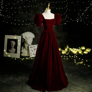 Vintage Burgundy Mocka Balklänningar 2021 Prinsessa Fyrkantig Ringning Pösigt Korta Ärm Halterneck Långa Formella Klänningar