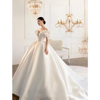 Haut De Gamme Ivoire Satin Robe De Mariée 2019 Robe Boule De L Épaule Volants Perlage En Dentelle Fleur Manches Courtes Dos Nu Royal Train Mariage