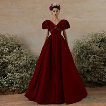 Élégant Bordeaux Robe De Bal Princesse 2021 V Cou Faux Diamant Gonflée Manches Courtes Dos Nu Train De Balayage Robe De Ceremonie