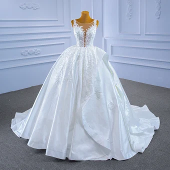 Luxe Haut De Gamme Blanche Perle En Dentelle Fleur Robe De Mariée 2021 Robe Boule Satin Encolure Dégagée Sans Manches Dos Nu Chapel Train Mariage