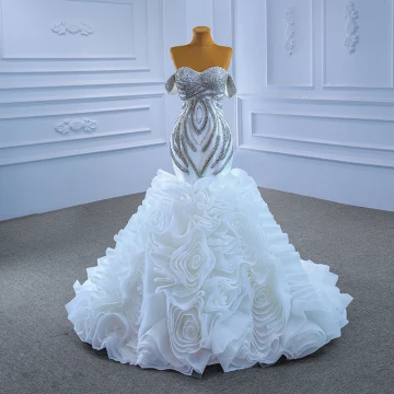 Luxe High End Witte Kralen Rhinestone Cascading Ruches Trouwjurken 2021 Trompet Zeemeermin Uit De Schouder Mouwloos Ruglooze Chapel Train Huwelijk