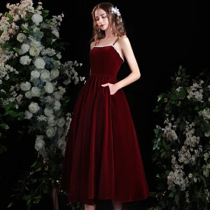 Chic Beautiful Burgundy Homecoming Suede Graduation Dresses A Line Princess 2021 Spaghetti Straps Sleeveless Backless Pearl Tea Length Formal Dresses