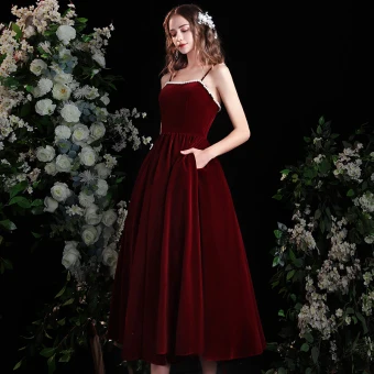 Chic Belle Bordeaux De Retour Daim Robe De Graduation Princesse 2021 Bretelles Spaghetti Sans Manches Dos Nu Perle Thé Longueur Robe De Ceremonie