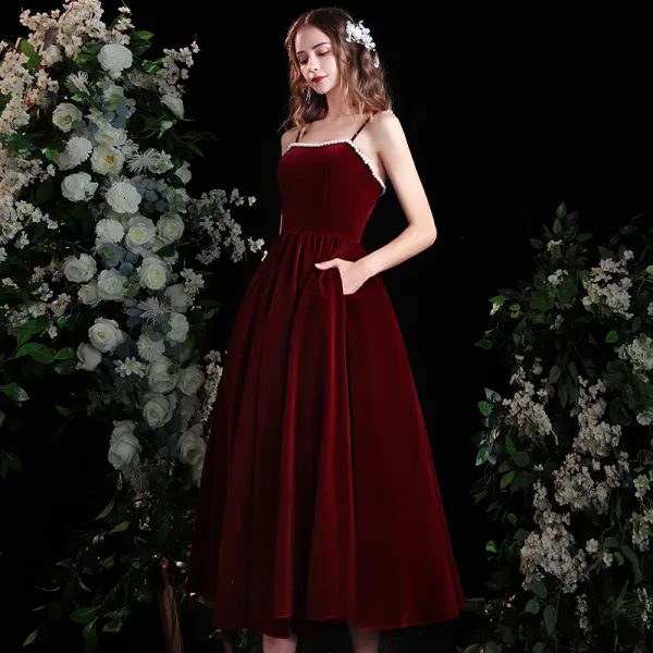 Chic Beautiful Burgundy Homecoming Suede Graduation Dresses A Line Princess 2021 Spaghetti Straps Sleeveless Backless Pearl Tea length Formal Dresses