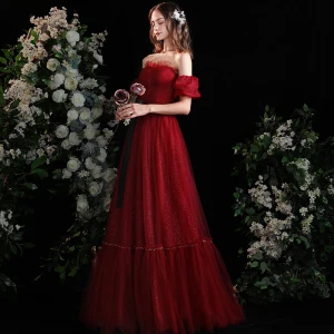 Charmant Bordeaux Glitter Robe De Bal 2021 Princesse De L Épaule Gonflée Manches Courtes Ceinture Longue Promo Robe De Ceremonie