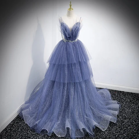 Charmant Bleu Ciel Volants en Cascade Robe De Bal 2021 Princesse Bretelles Spaghetti Perlage Faux Diamant Paillettes Sans Manches Dos Nu Train De Balayage Promo Robe De Ceremonie