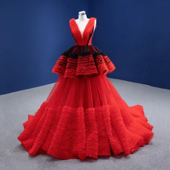 Inhabituel Rouge Volants En Cascade Robe De Mariée 2021 Robe Boule Volants V Cou Sans Manches Dos Nu Chapel Train Mariage