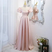 Élégant Rose Bonbon Satin Robe De Bal 2021 Princesse Perle V-Cou Gonflée Manches Courtes Dos Nu Longue Robe De Ceremonie
