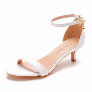 Enkla Vita Gatukläder Sandaler Dam 2021 Ankelband 5 Cm Stilettklackar Peep Toe Sandaler Högklackade