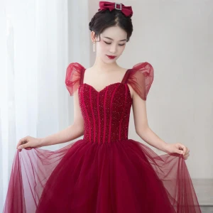 Élégant Bordeaux Perlage Faux Diamant Robe De Bal 2021 Princesse Encolure Carrée Manches Courtes Dos Nu Promo Longue Robe De Ceremonie