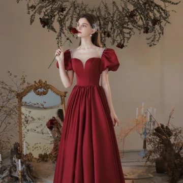 Eleganta Burgundy Satin Balklänningar 2021 Prinsessa Beading Pösigt Urringning Korta Ärm Bal Långa Formella Klänningar