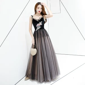 Chic Beautiful Black Evening Dresses 2019 A Line Princess Spaghetti Straps Lace Flower Sleeveless Backless Sweep Train Formal Dresses