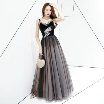 Chic Beautiful Black Evening Dresses 2019 A Line Princess Spaghetti Straps Lace Flower Sleeveless Backless Sweep Train Formal Dresses