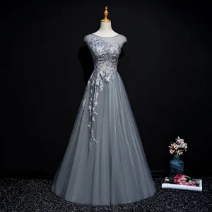 Chic Gris Robe De Soirée 2019 Princesse Encolure Dégagée Perlage Perle Paillettes En Dentelle Fleur Sans Manches Train De Balayage Robe De Ceremonie