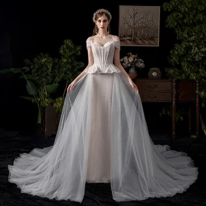 Fantastiske Unike Champagne Brudekjoler 2019 Prinsesse Av Skulderen Perle Blonder Blomst Korte Ermer Ryggløse Chapel Train
