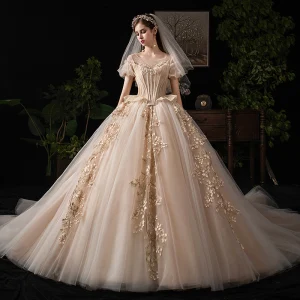 Luxus Herrlich Viktorianischer Stil Vintage Champagner Brautkleider Hochzeitskleider 2019 Ballkleid Rundhalsausschnitt Perlenstickerei Spitze Blumen Kurze Ärmel Rückenfreies Königliche Schleppe