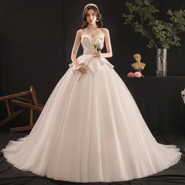 Charmant Ivoire Robe De Mariée 2019 Robe Boule Perlage Perle Amoureux Sans Manches Dos Nu Cathedral Train