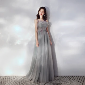 Élégant Gris Robe De Soirée 2019 Princesse Volants Encolure Dégagée Perlage En Dentelle Fleur Sans Manches Dos Nu Longue Robe De Ceremonie