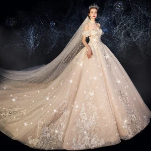 Lyx Viktoriansk Stil Champagne Bröllopsklänningar 2019 Prinsessa Av Axeln Rhinestone Paljetter Spets Blomma Korta Ärm Halterneck Royal Train