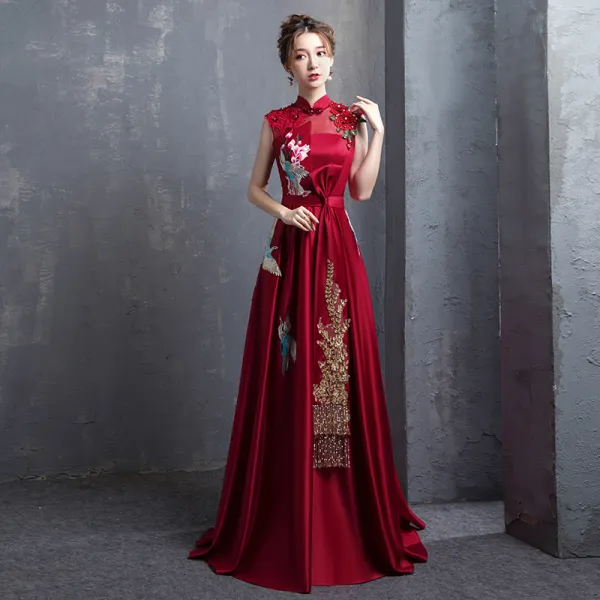 Chinese style Burgundy Embroidered Satin Evening Dresses  2021 A-Line / Princess High Neck Pearl Rhinestone Bow Short Sleeve Backless Floor-Length / Long Formal Dresses