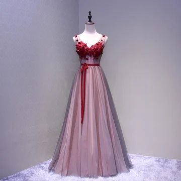 Chic Belle Bordeaux Robe De Bal 2018 Princesse Appliques Cristal Noeud V Cou Dos Nu Sans Manches Longue Robe De Ceremonie