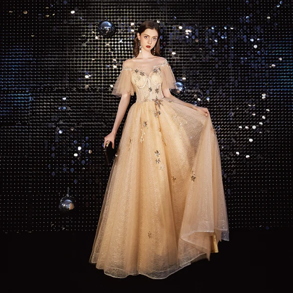 Charmant Doré Robe De Bal 2020 Princesse Encolure Dégagée En Dentelle Paillettes Étoile Faux Diamant Manches Courtes Dos Nu Longue Robe De Ceremonie