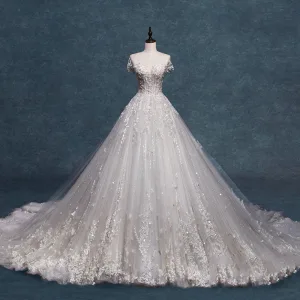 Charmig Elfenben Bröllopsklänningar 2019 Prinsessa Urringning Beading Kristall Paljetter Spets Blomma Korta Ärm Halterneck Cathedral Train