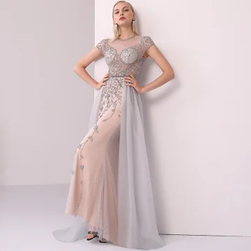 Haut De Gamme Champagne Gris Robe De Soirée 2020 Princesse Encolure Dégagée Fait Main Perlage Cristal Faux Diamant Manches Courtes Longue Robe De Ceremonie