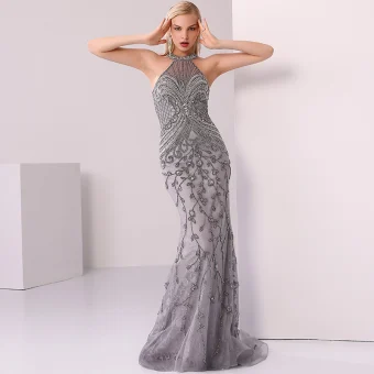 Luxe Gris Robe De Soirée 2020 Trompette Sirène Encolure Dégagée Fait Main Perlage Cristal Faux Diamant Perle Sans Manches Train De Balayage Robe De Ceremonie