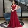 Haut de Gamme Bordeaux Robe De Soirée 2020 Princesse Encolure Dégagée Perlage Cristal Manches Courtes Train De Balayage Robe De Ceremonie