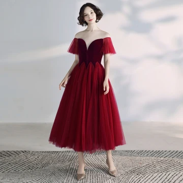Chic Belle Bordeaux Robe De Bal 2019 Princesse Daim Encolure Dégagée Manches Courtes Dos Nu Thé Longueur Robe De Ceremonie