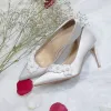 Moderne / Mode Blanche Mariage Demoiselle D'honneur Escarpins 2020 Cuir Satin Appliques Perle 8 cm Talons Aiguilles À Bout Pointu Chaussure De Mariée