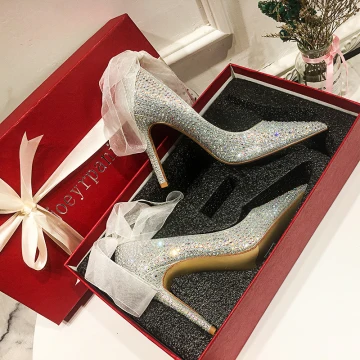 Charmant Argenté Chaussure De Mariée 2019 Cuir Faux Diamant Noeud 10 Cm Talons Aiguilles À Bout Pointu Mariage Escarpins
