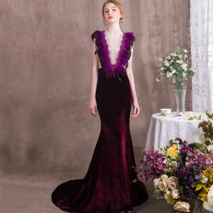 Amazing Unique Grape Evening Dresses 2018 Trumpet Mermaid Feather Rhinestone Scoop Neck Suede Sleeveless Sweep Train Formal Dresses