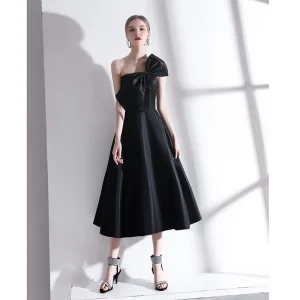 Mote Svart Homecoming Graduation Kjoler 2020 Prinsesse Strapless Sløyfe Uten Ermer Ryggløse Te Lengde Formelle Kjoler