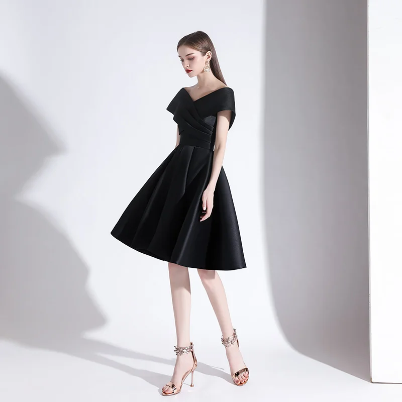 Classy Black Homecoming Graduation Dresses 2020 A-Line Princess V-Neck Short Sleeve