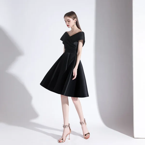 Classy Black Homecoming Graduation Dresses 2020 A-Line / Princess V-Neck Short Sleeve Backless Knee-Length Classy Black Homecoming Graduation Dresses 2020 A-Line / Princess V-Neck Short Sleeve Backless Knee-Length