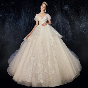 Haut De Gamme Ivoire Robe De Mariée 2020 Robe Boule V Cou Perlage Perle Paillettes En Dentelle Fleur Appliques Manches Courtes Dos Nu Royal Train