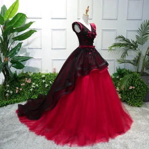 Élégant Rouge Quinceañera Robe De Bal 2018 Robe Boule En Dentelle Fleur Appliques V Cou Dos Nu Sans Manches Train De Balayage Robe De Ceremonie