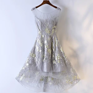 Unique Argenté Robe De Ceremonie 2017 En Dentelle Fleur Encolure Dégagée Dos Nu Courte Sans Manches Princesse Robe De Graduation